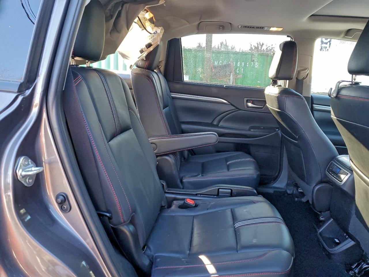 2019 TOYOTA HIGHLANDER SE photo 21