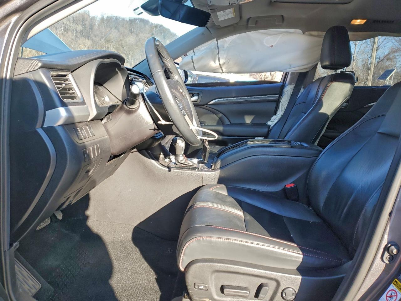 2019 TOYOTA HIGHLANDER SE photo 13