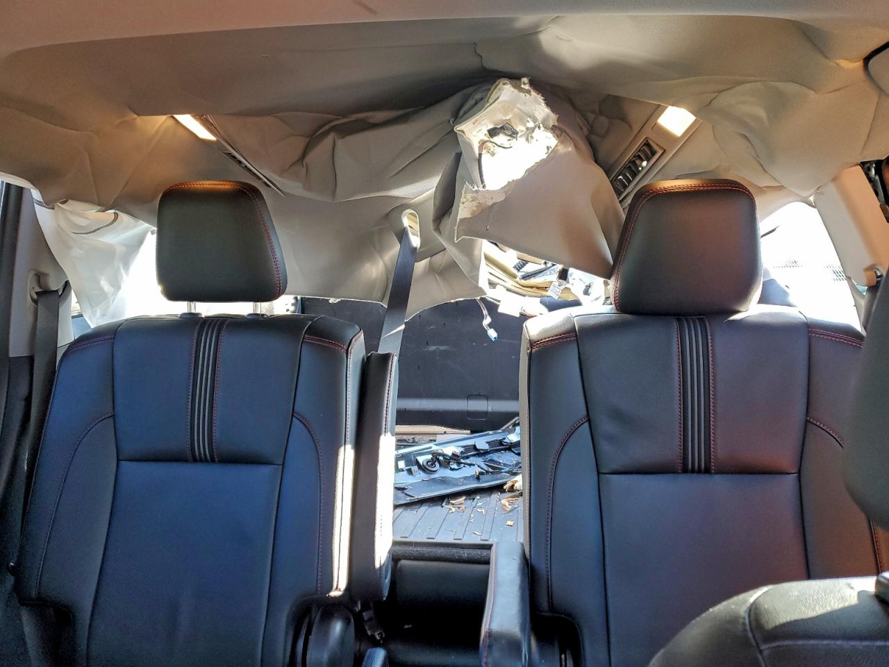 2019 TOYOTA HIGHLANDER SE photo 19