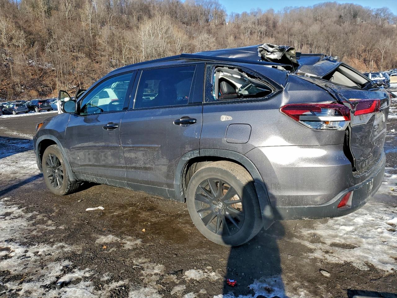 2019 TOYOTA HIGHLANDER SE photo 3