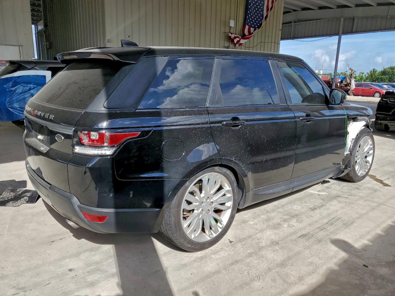 2017 LAND ROVER RANGE ROVER SPORT HSE photo 3