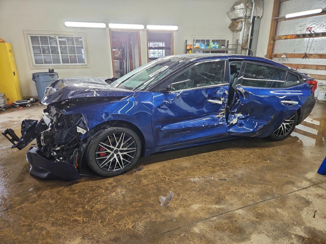 2017 NISSAN MAXIMA