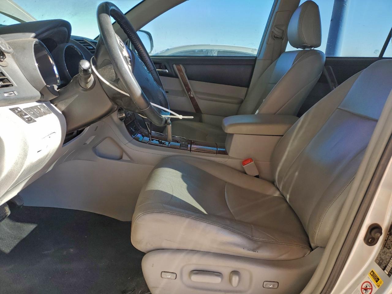 2013 TOYOTA HIGHLANDER LIMITED photo 13