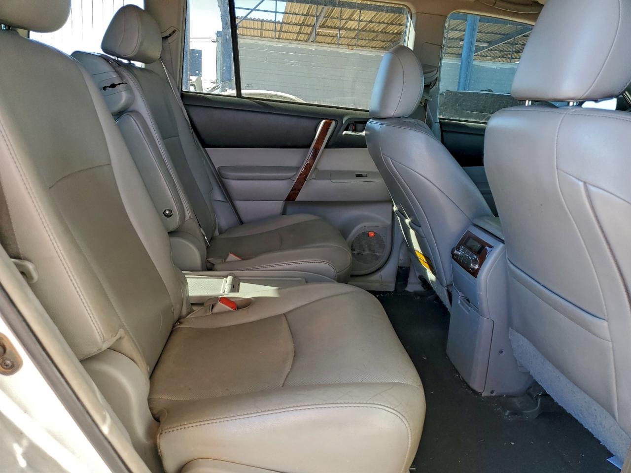 2013 TOYOTA HIGHLANDER LIMITED photo 21