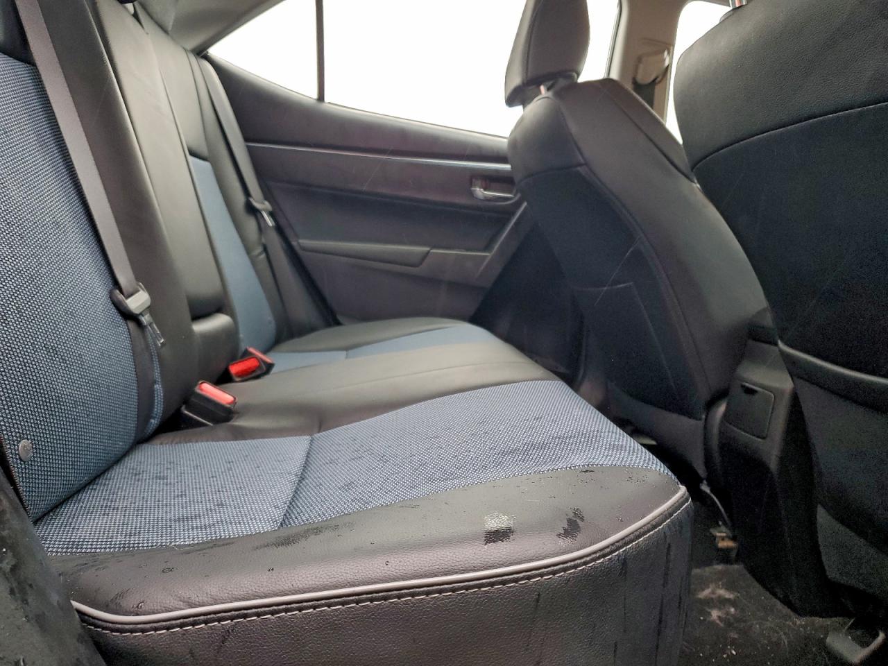 2015 TOYOTA COROLLA L photo 19