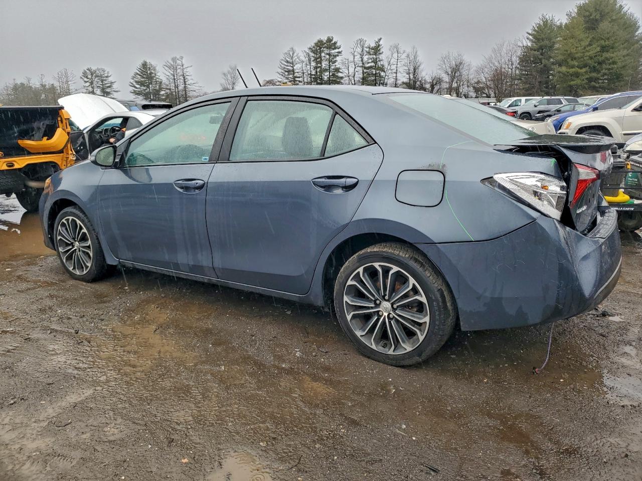 2015 TOYOTA COROLLA L photo 3