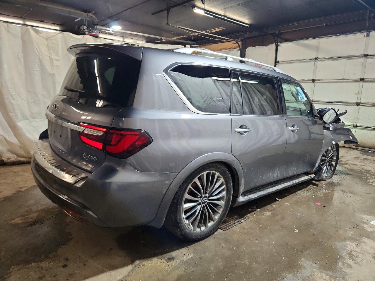2019 INFINITI QX80 LUXE photo 3