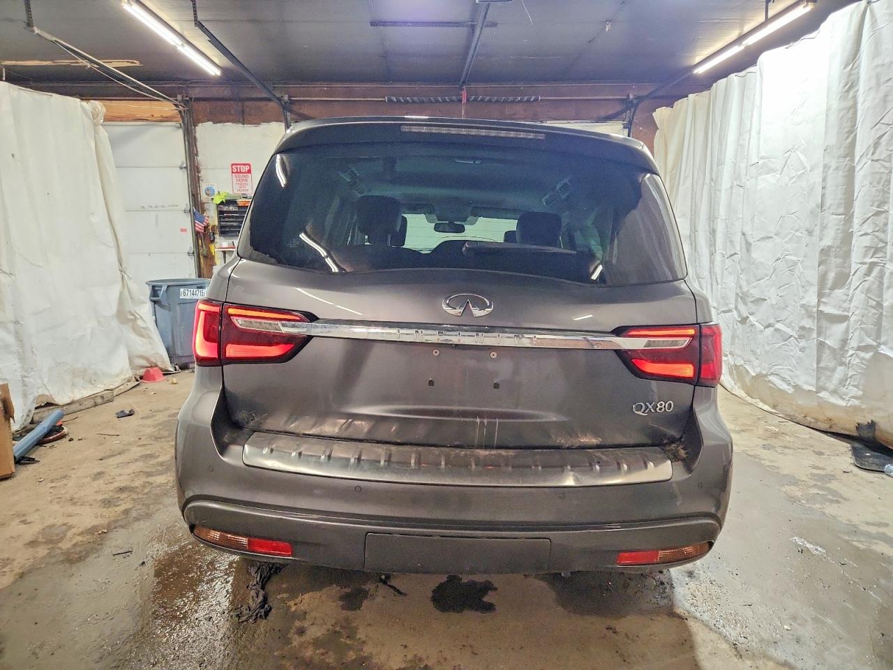 2019 INFINITI QX80 LUXE photo 6
