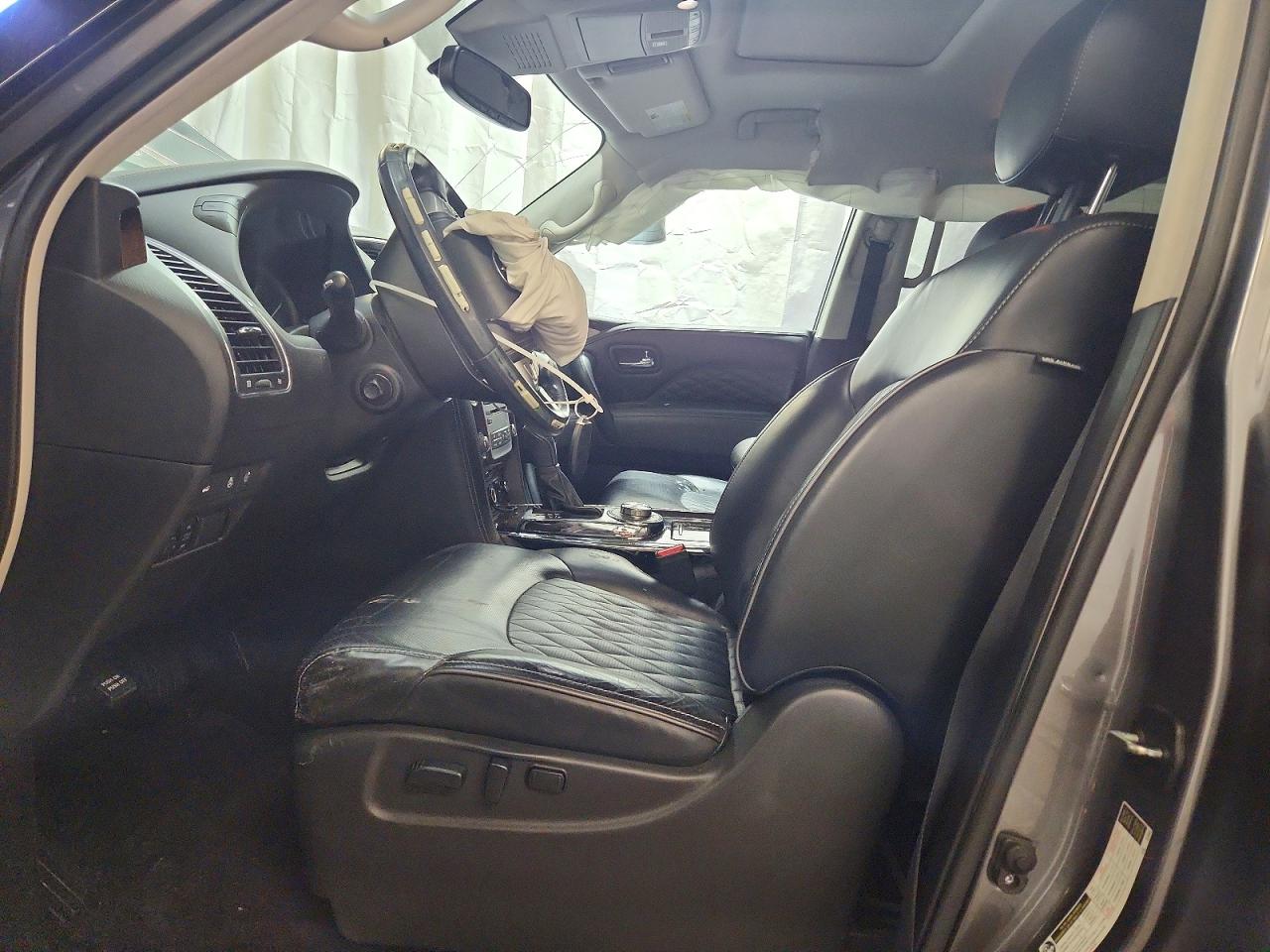 2019 INFINITI QX80 LUXE photo 7