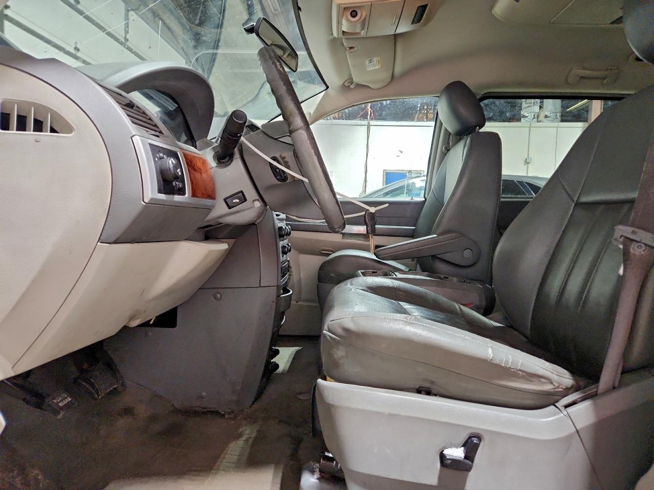 2008 CHRYSLER TOWN & COUNTRY TOURING photo 13