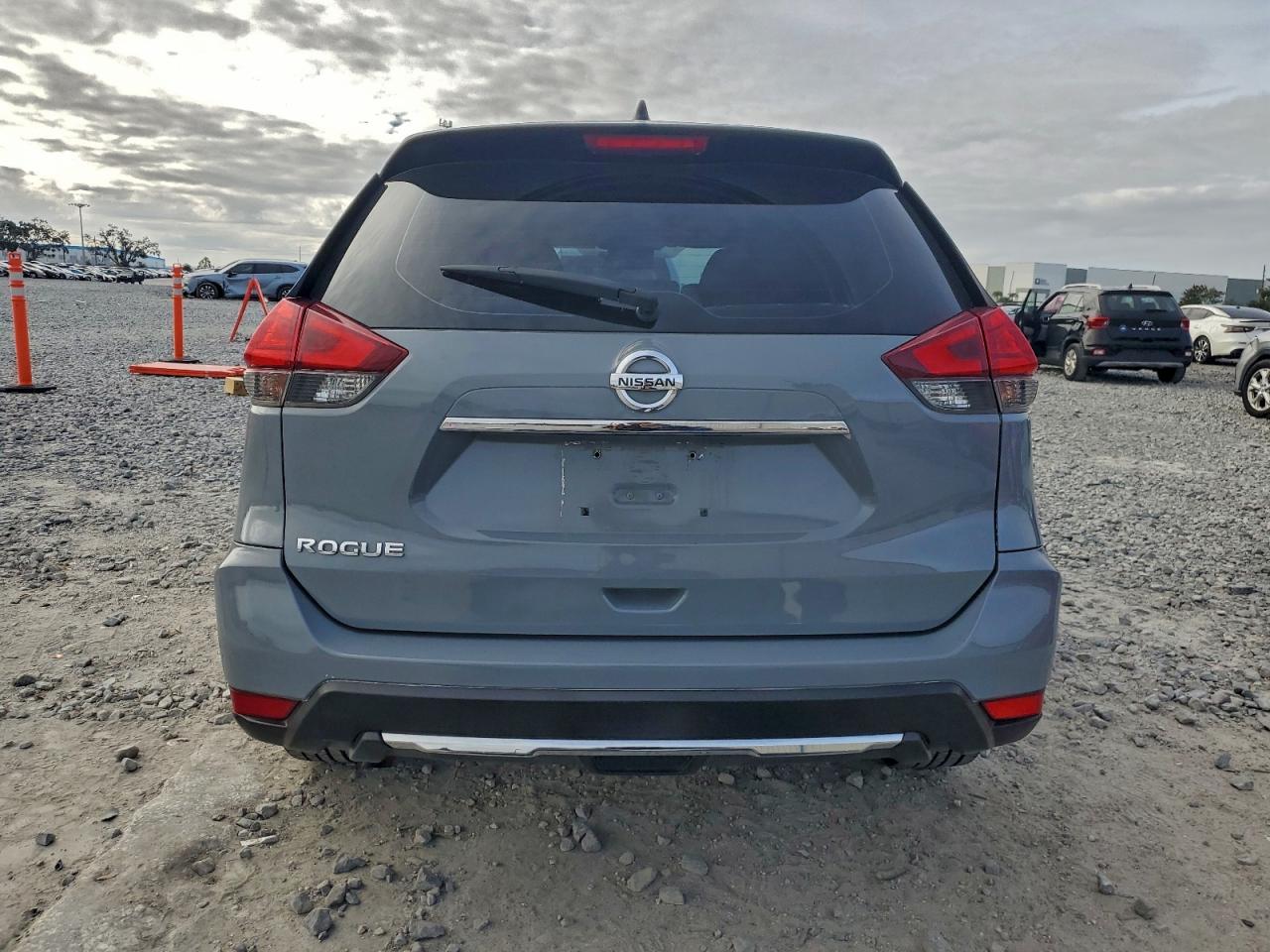 2017 NISSAN ROGUE S photo 6