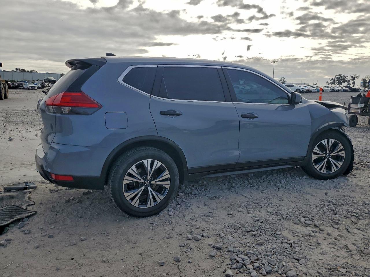 2017 NISSAN ROGUE S photo 3