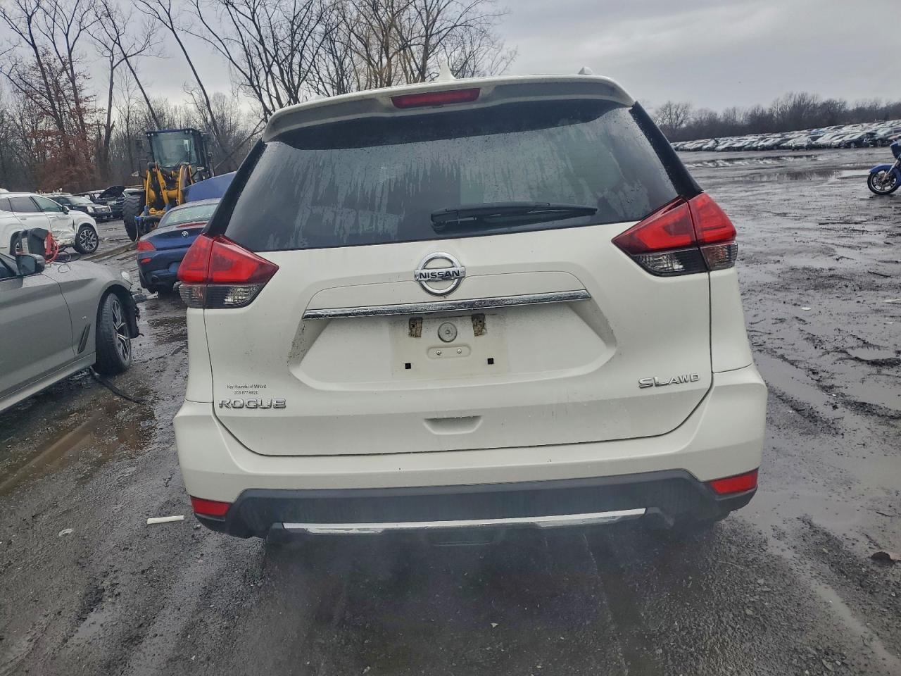 2017 NISSAN ROGUE SV photo 6