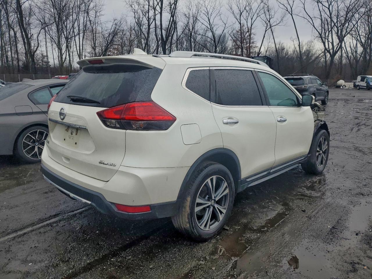 2017 NISSAN ROGUE SV photo 3