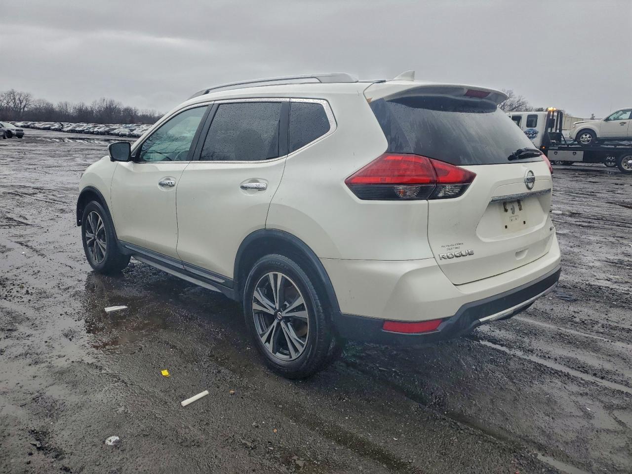 2017 NISSAN ROGUE SV photo 2