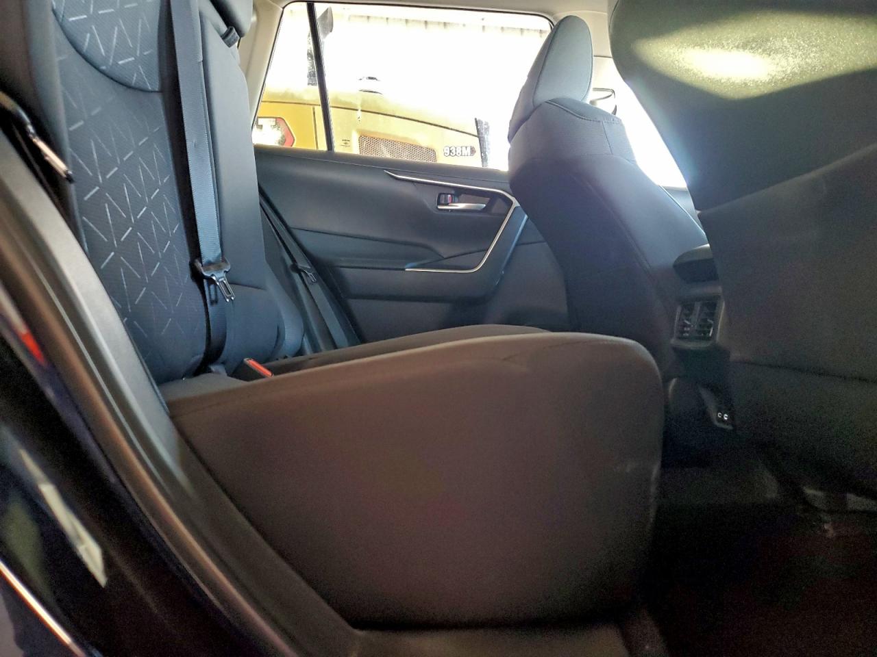 2025 TOYOTA RAV4 XLE photo 11