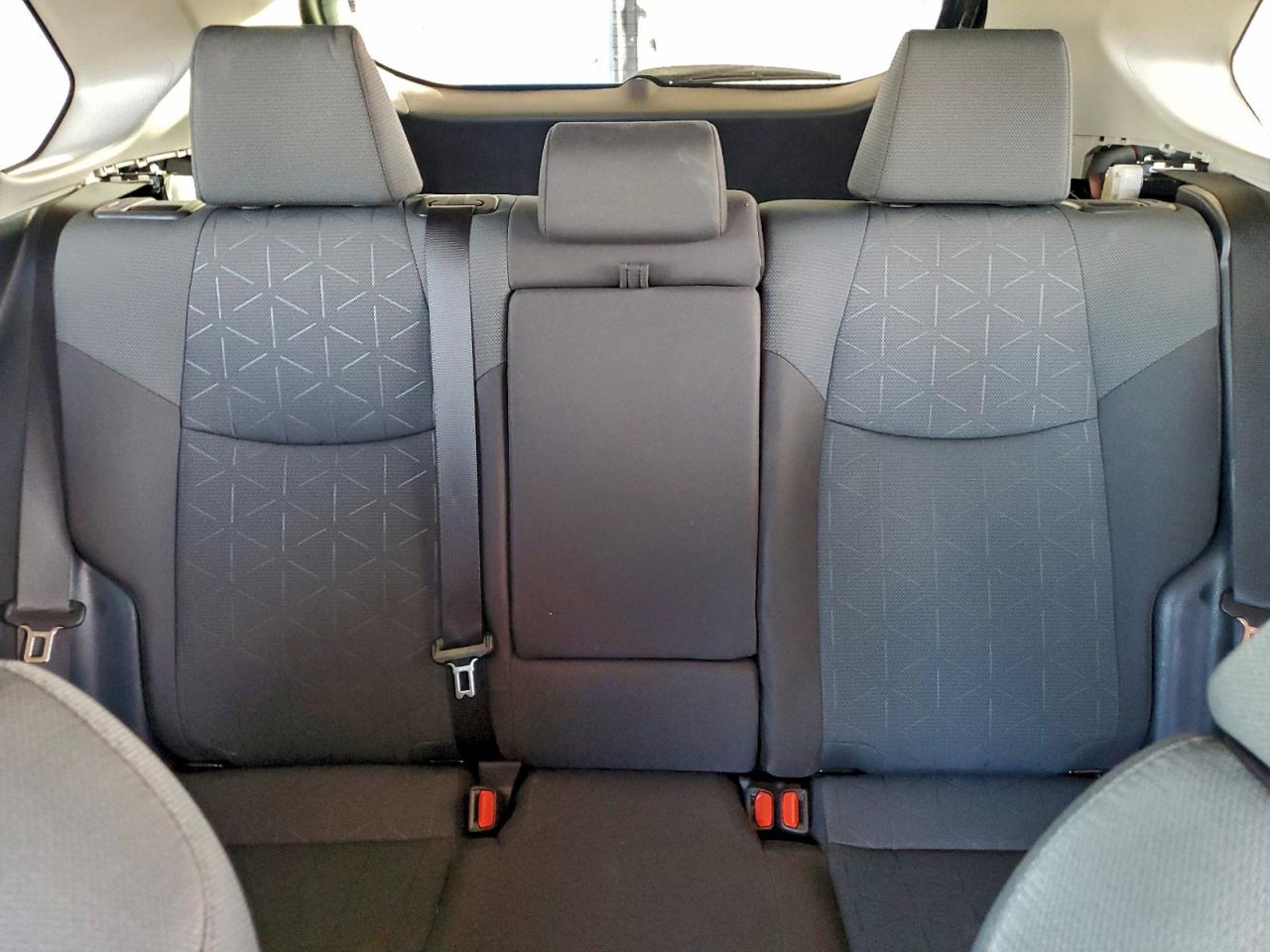 2025 TOYOTA RAV4 XLE photo 10