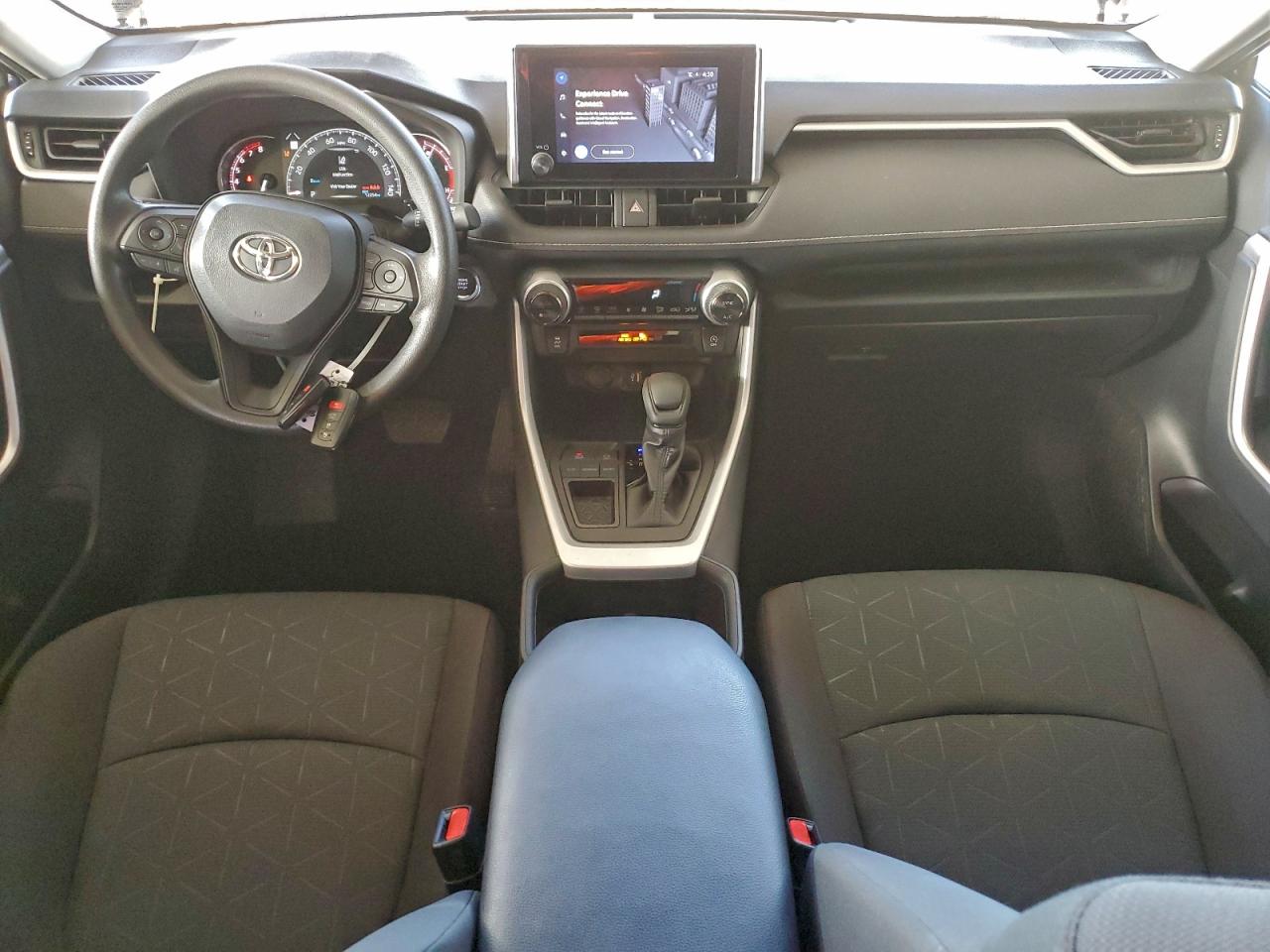 2025 TOYOTA RAV4 XLE photo 8
