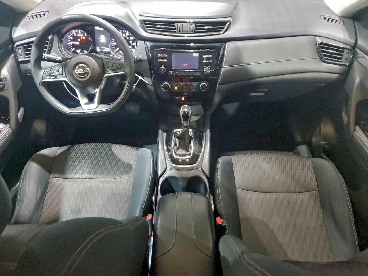 2017 NISSAN ROGUE SV photo 8