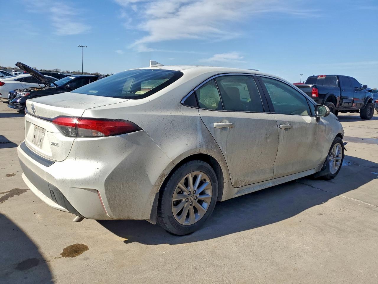2020 TOYOTA COROLLA XLE photo 3
