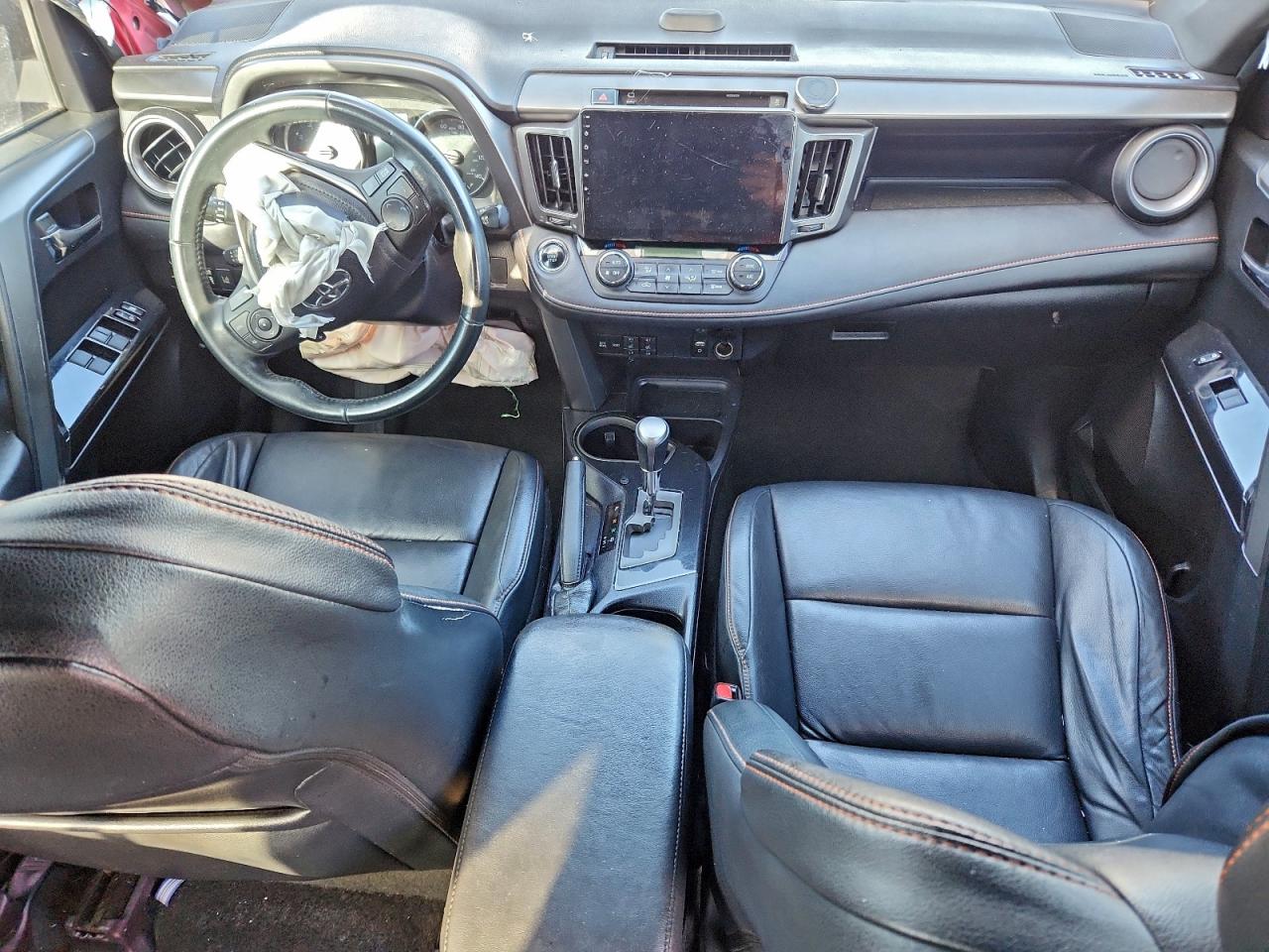 2016 TOYOTA RAV4 SE photo 8