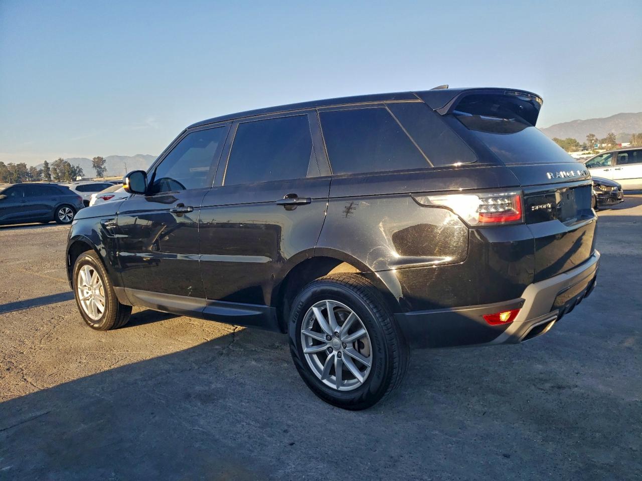 2021 LAND ROVER RANGE ROVER SPORT SE photo 2
