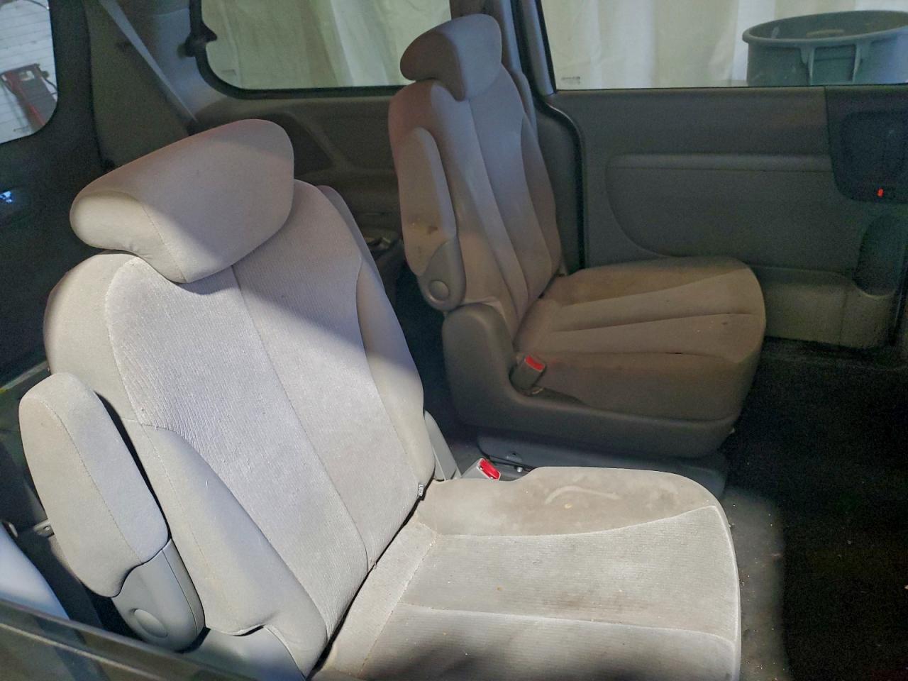 2010 KIA SEDONA LX photo 31