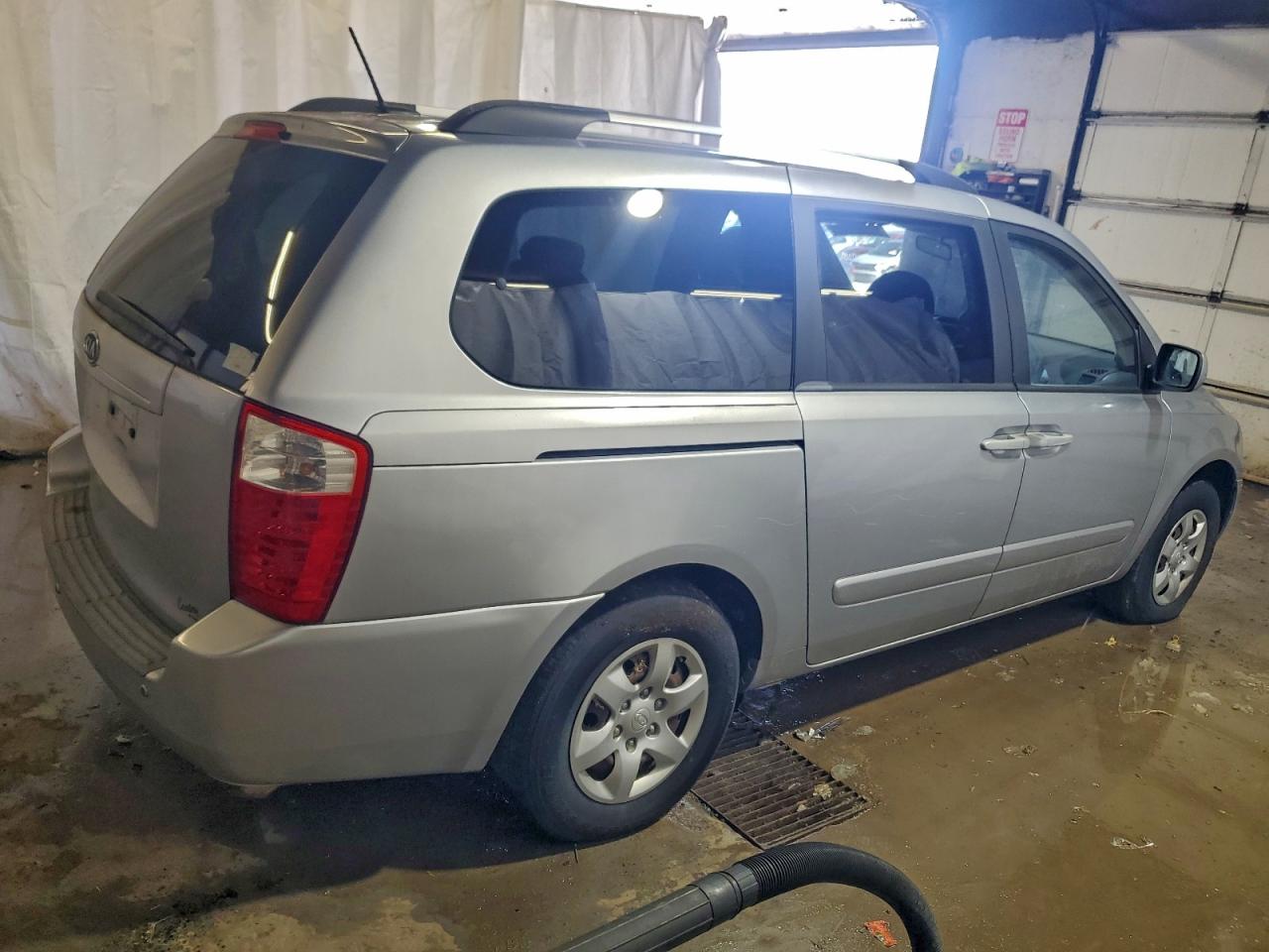 2010 KIA SEDONA LX photo 7