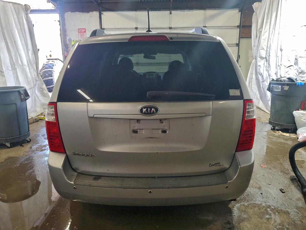 2010 KIA SEDONA LX photo 16