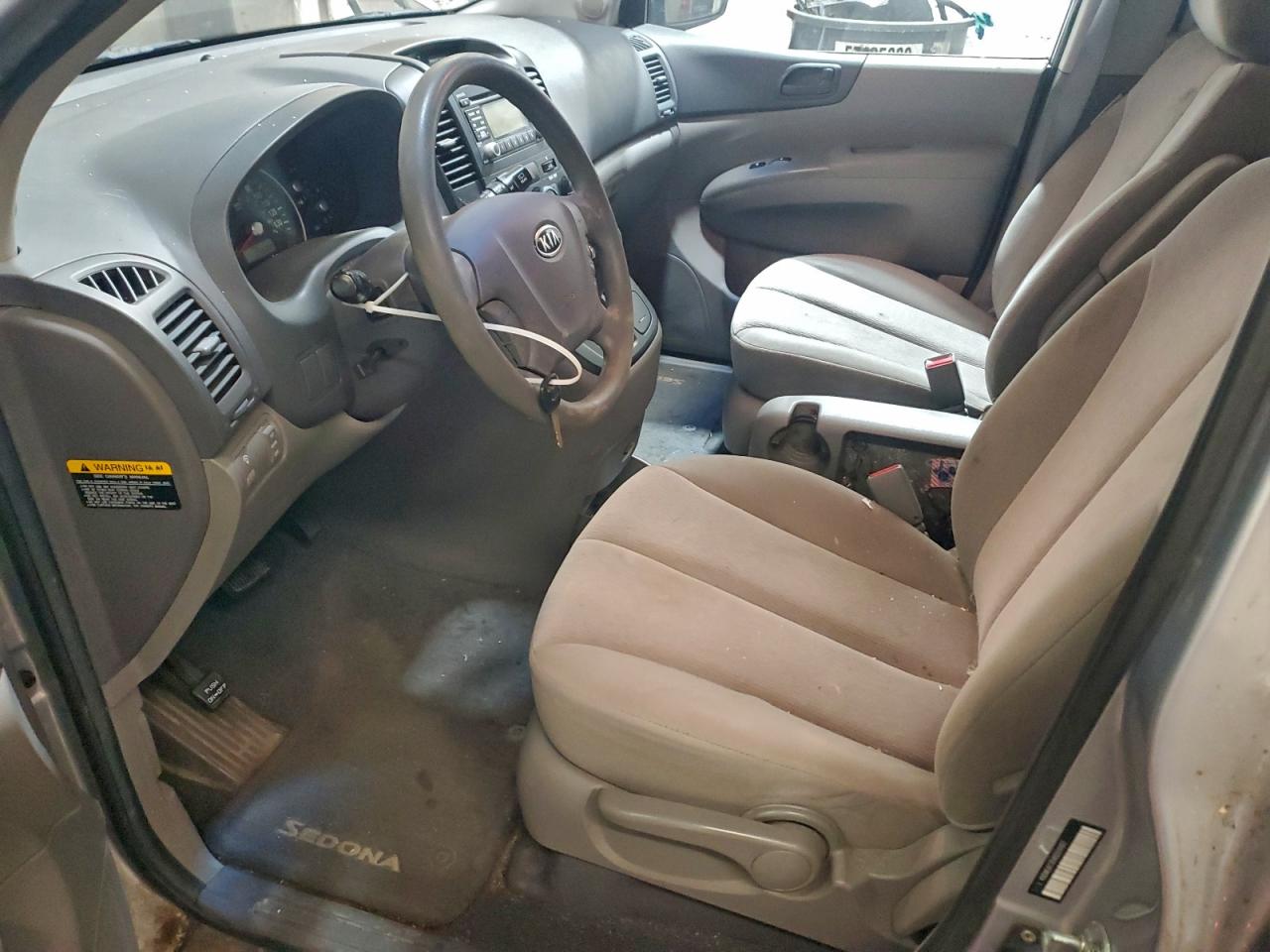 2010 KIA SEDONA LX photo 19