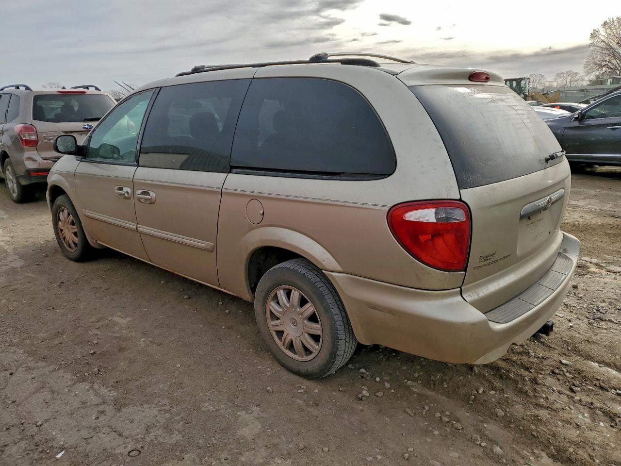 2007 CHRYSLER TOWN & COUNTRY TOURING photo 3