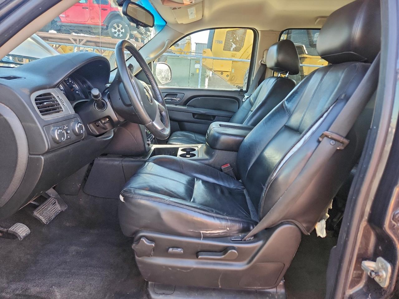 2010 CHEVROLET AVALANCHE LT photo 13