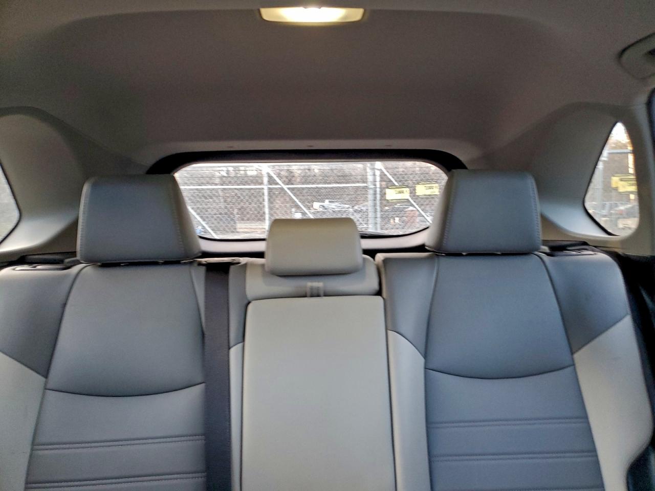 2022 TOYOTA RAV4 XLE PREMIUM photo 28
