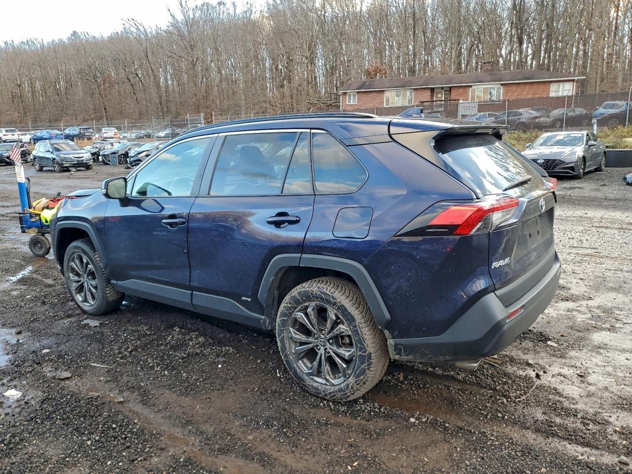 2022 TOYOTA RAV4 XLE PREMIUM photo 4