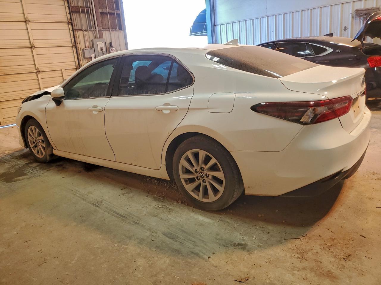 2021 TOYOTA CAMRY LE photo 3