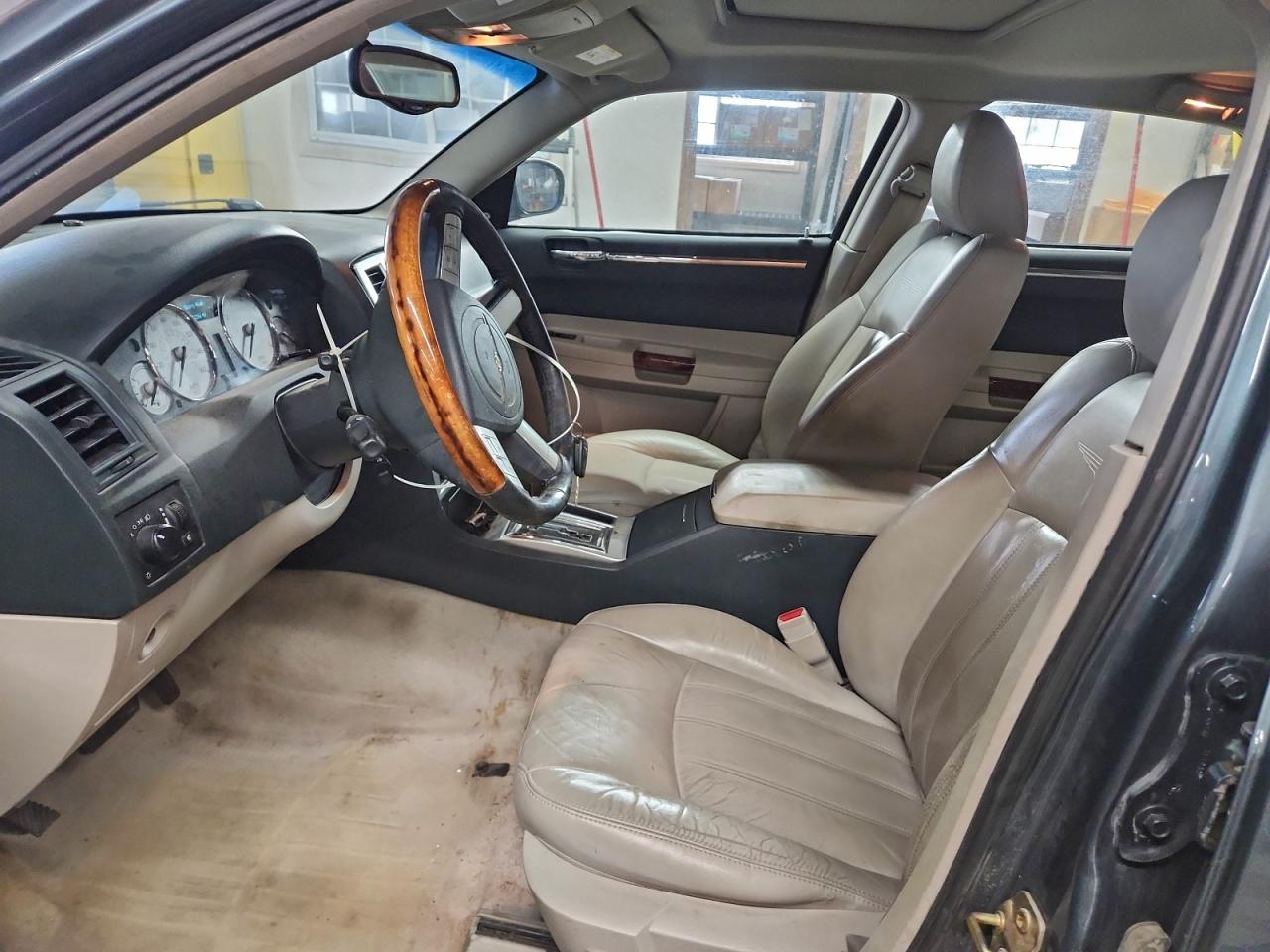 2006 CHRYSLER 300C photo 13