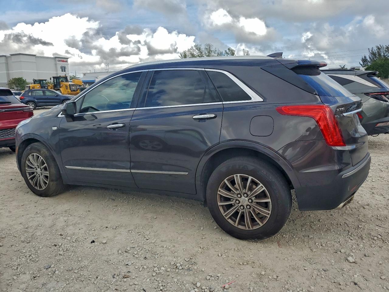 2018 CADILLAC XT5 LUXURY photo 3