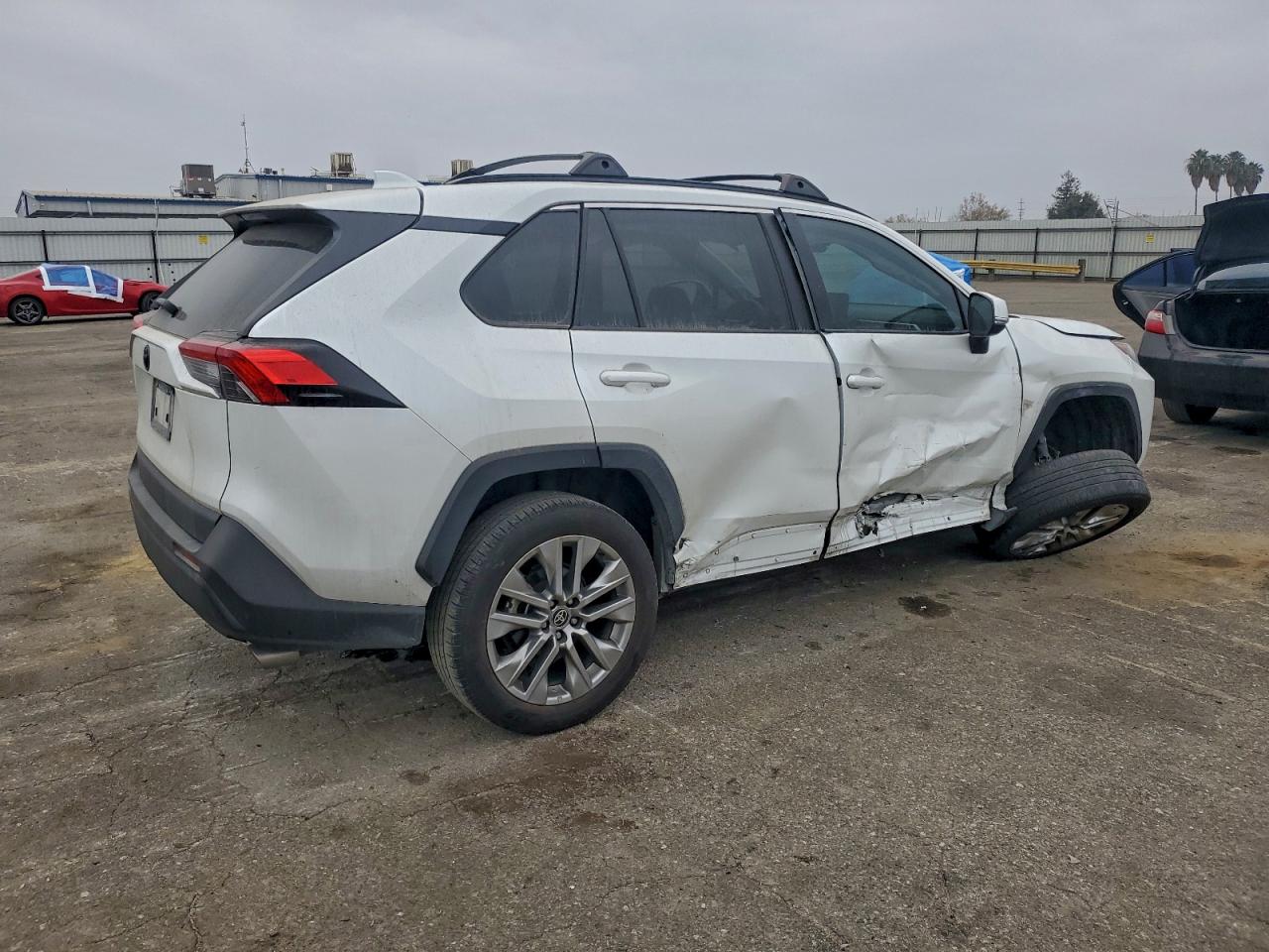 2024 TOYOTA RAV4 XLE PREMIUM photo 5