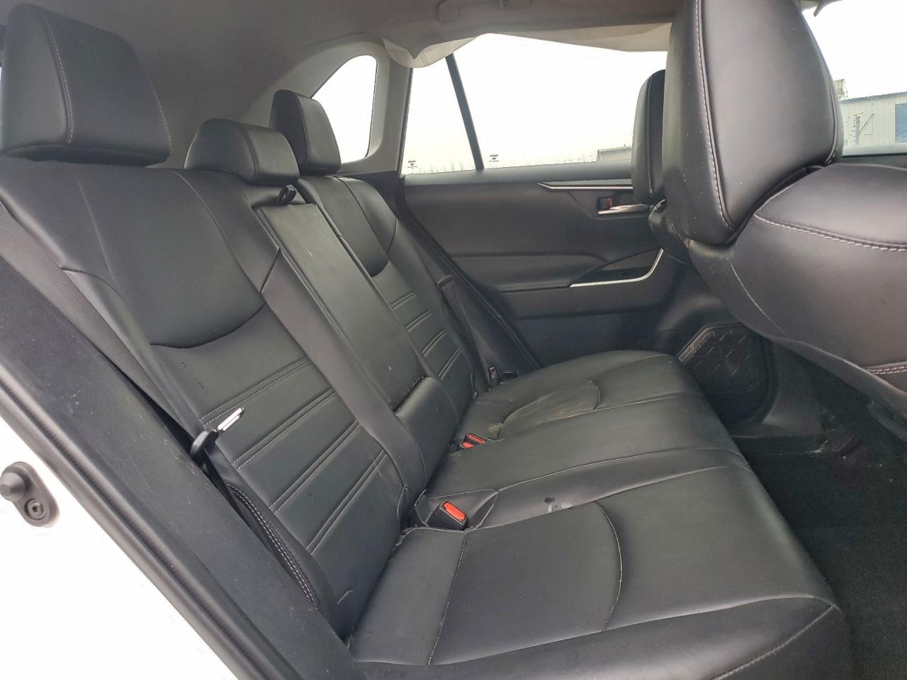 2024 TOYOTA RAV4 XLE PREMIUM photo 19