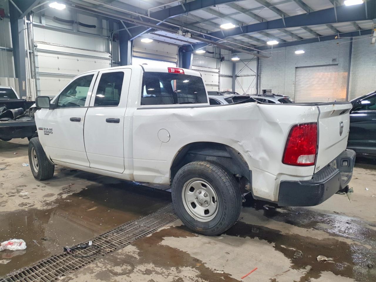 2022 RAM 1500 CLASSIC TRADESMAN photo 3