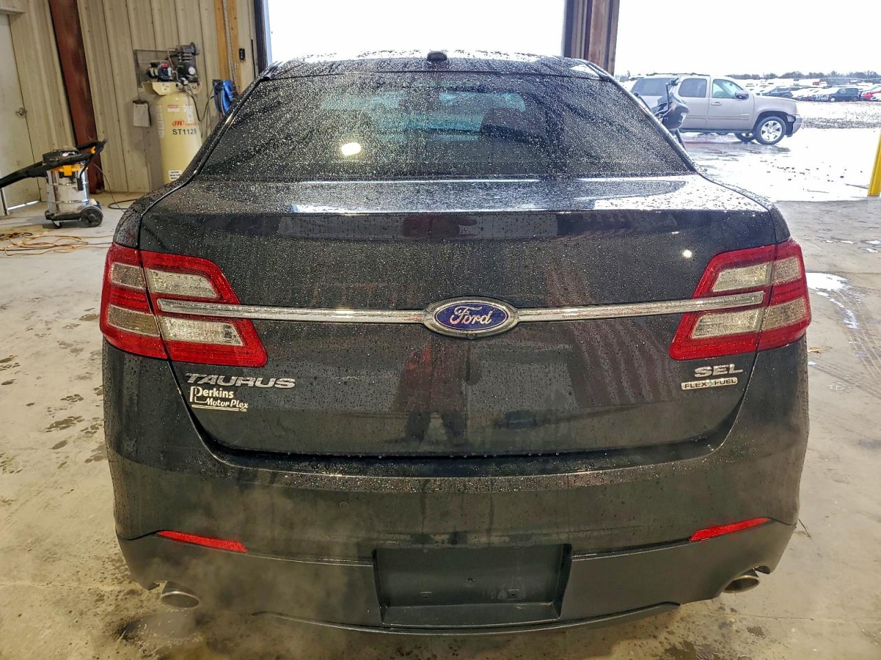 2015 FORD TAURUS SEL photo 11