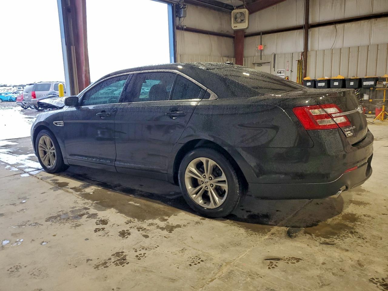 2015 FORD TAURUS SEL photo 3