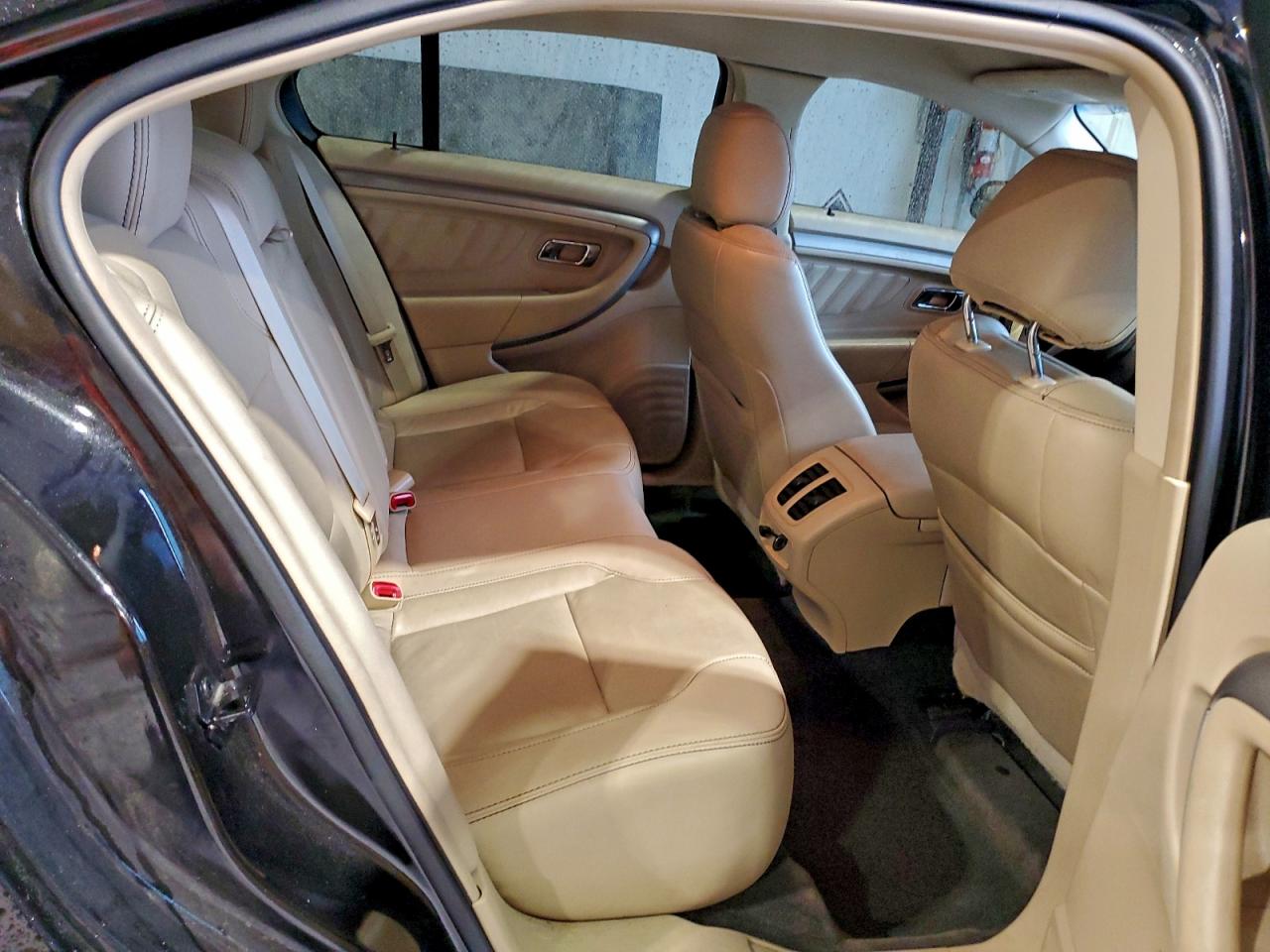 2015 FORD TAURUS SEL photo 19