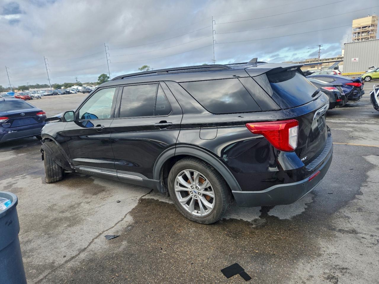 2021 FORD EXPLORER XLT photo 2