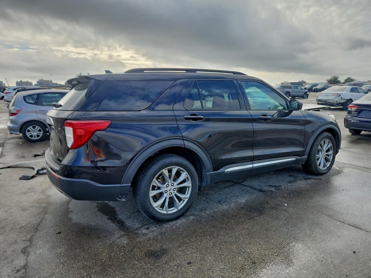 2021 FORD EXPLORER XLT photo 3