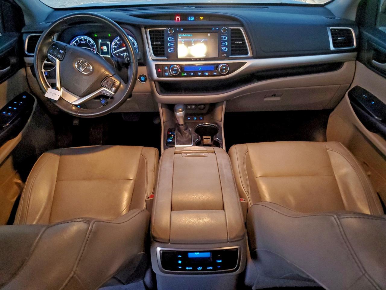2017 TOYOTA HIGHLANDER SE photo 8
