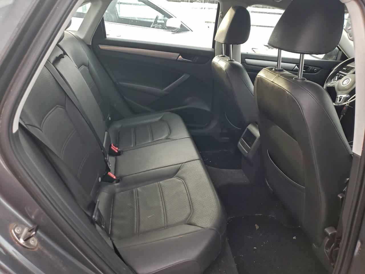 2014 VOLKSWAGEN PASSAT S photo 10