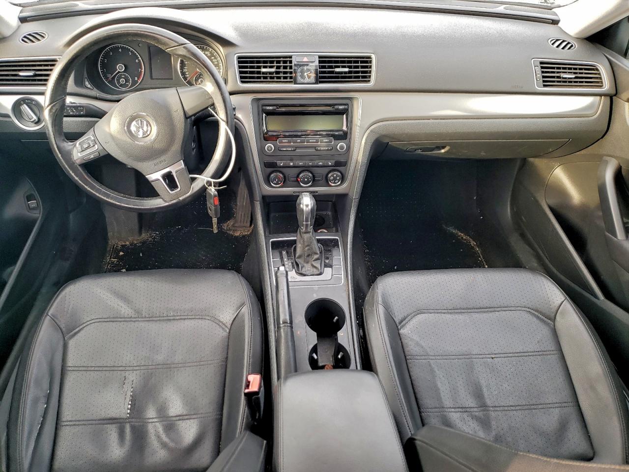 2014 VOLKSWAGEN PASSAT S photo 8