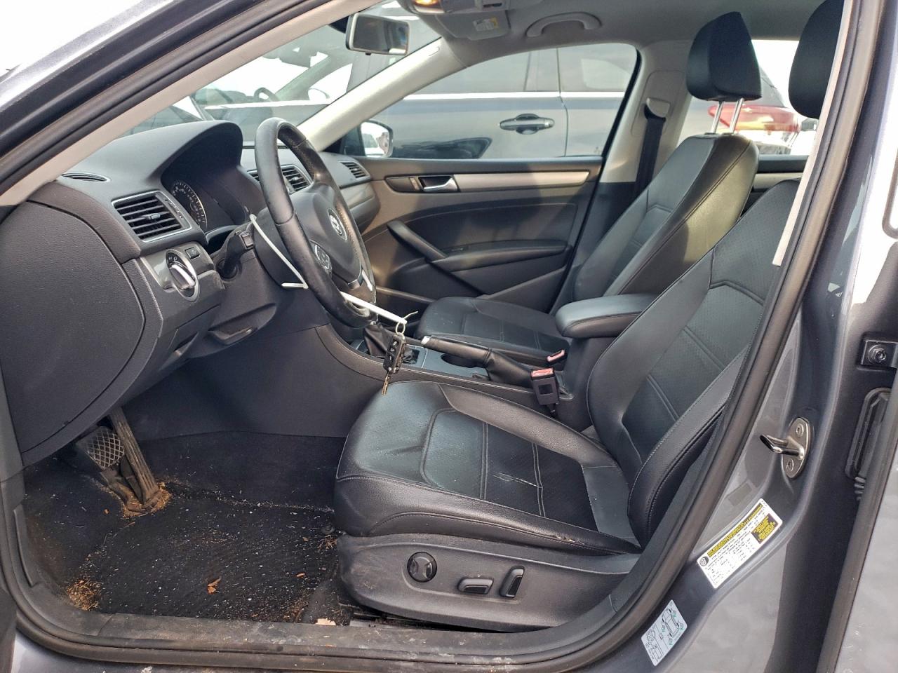 2014 VOLKSWAGEN PASSAT S photo 7