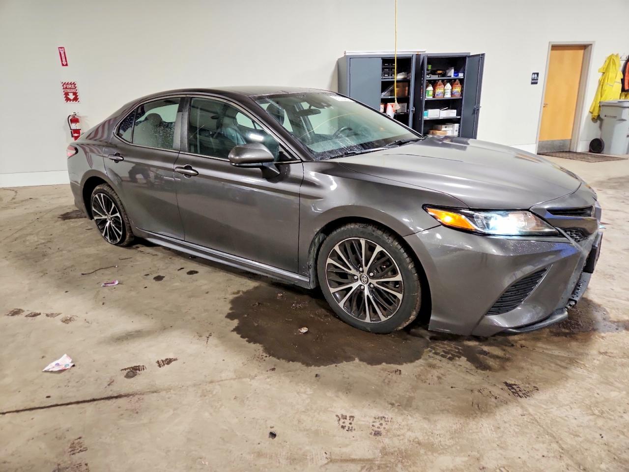 2019 TOYOTA CAMRY L photo 4